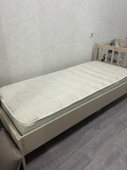 Продаю кровать односпалка