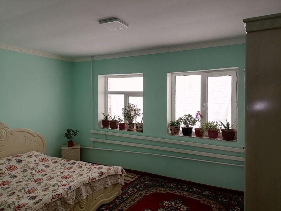 Chirchiq Azotchikda 12 xonali hovli sotiladi