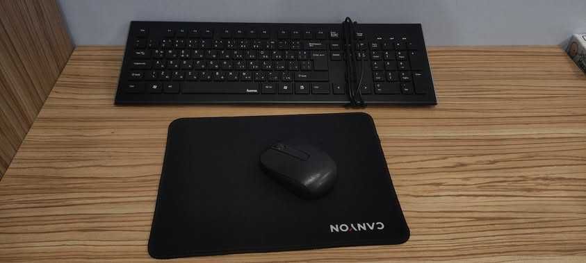 Комплект настолен компютър с клавиатура, мишка, монитор, тонколони