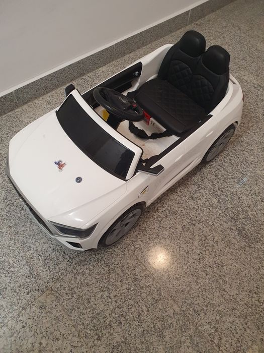 Masina electrica cu telecomanda