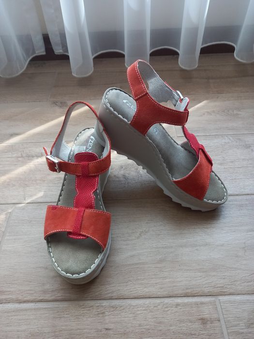 Sandale din piele