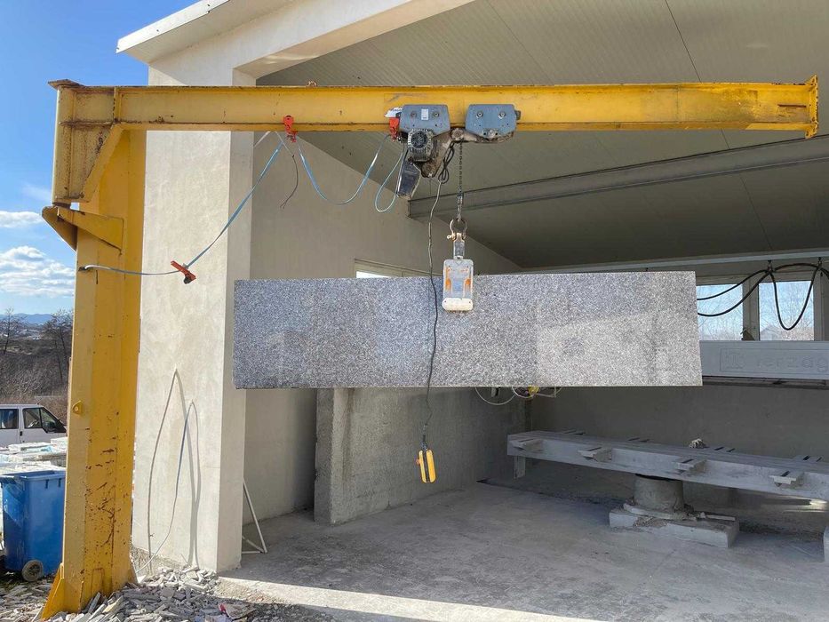 Vând macara pivotanta de podea pt marmura/atelier sudura