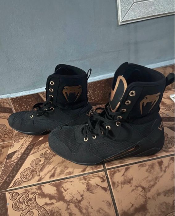 Ghete de box Venum Elite