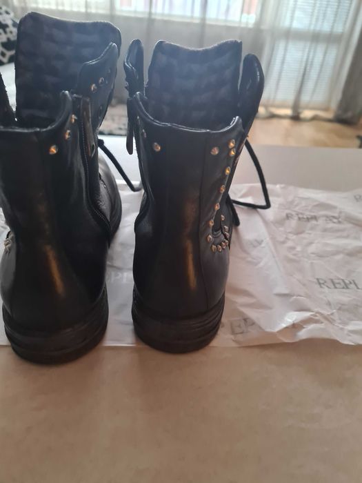 Replay - естествена кожа