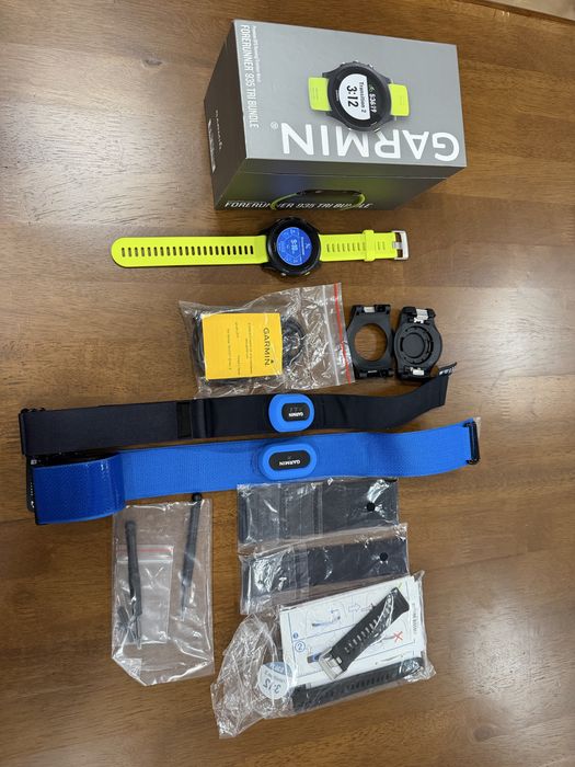 Спортивные часы Garmin Forerunner 935 Tri-Bundle с датчиками пульса