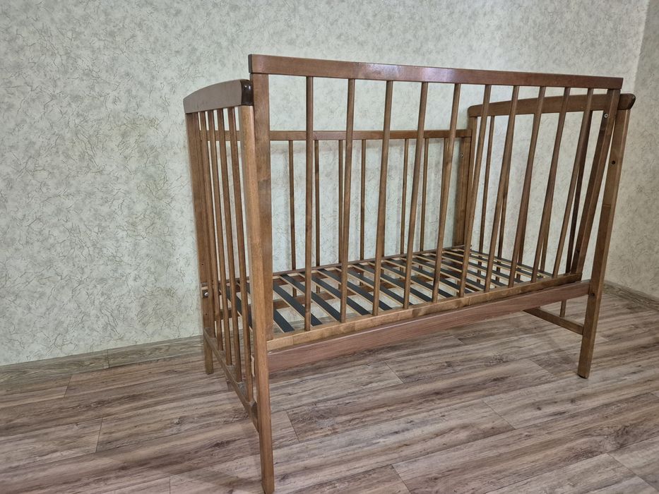Детская кроватка деревянная
