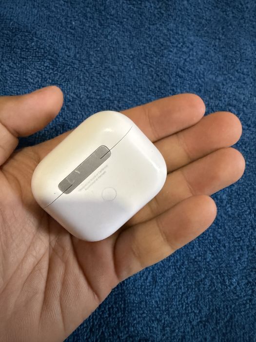 Продам оригинал кейс от airpods 3