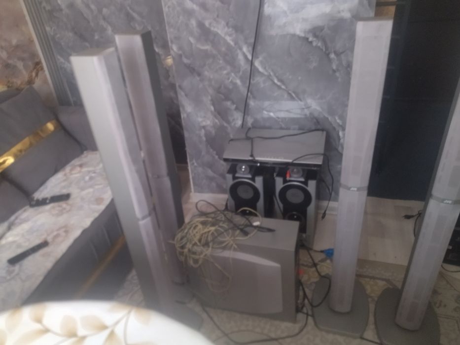 ..домашнии кинотеатр и колонки .