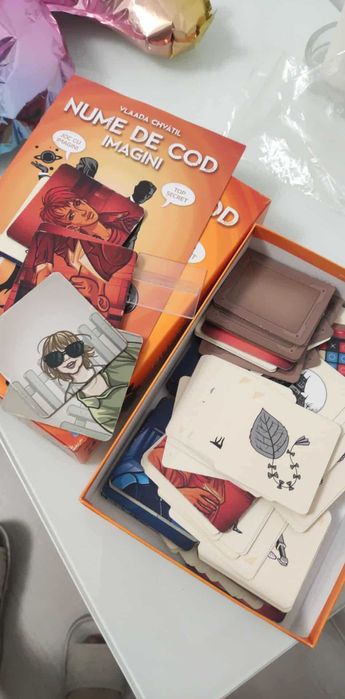 Boardgames Carcassonne, Monopoly, Cod Names, Uno, Scrabble, etc