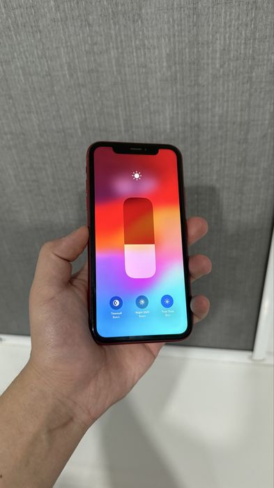 Продам iPhone Xr (Product red)