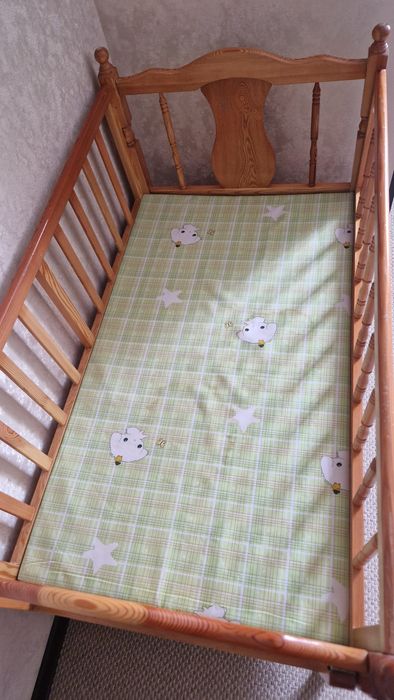 Продам детскую кроватку