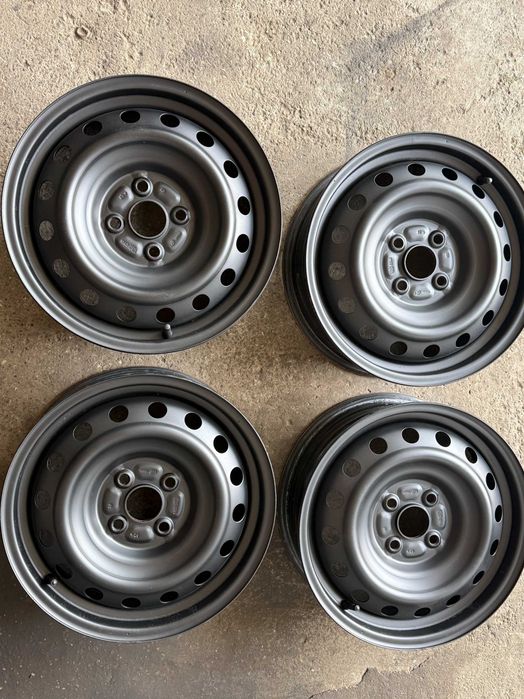 Vand 4 jante tabla pe 15" pentru toyota yaris,corola,aygo si hyundai i20 500ron toate