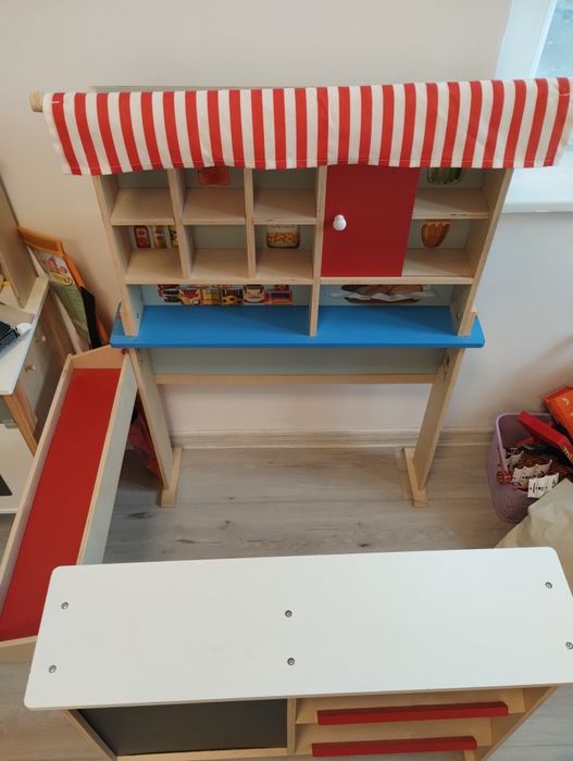 Дървен детски магазин