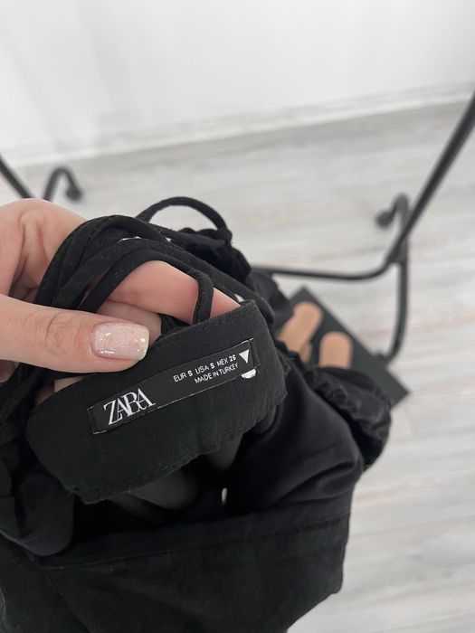 Рокля на марката Zara