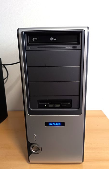 Calculatoare desktop, detalii pe fotografii