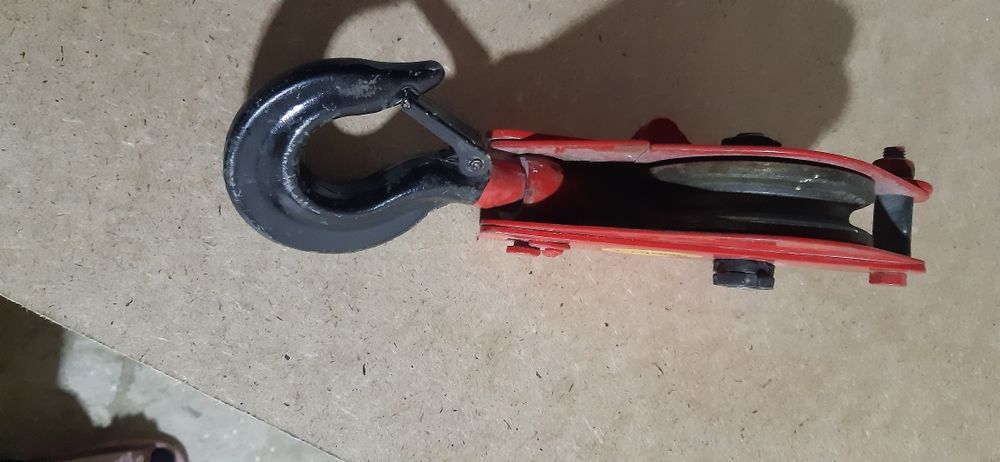 Крючок сотилади урганчда