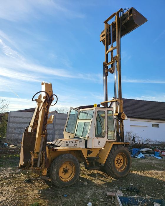 Buldoexcavator si manitou Buffalo Ferro