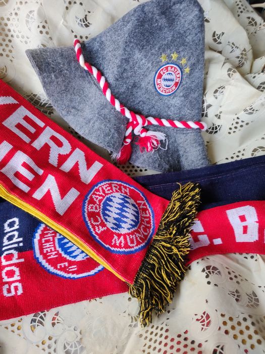 Bayern Munchen -doua fulare plus căciulă