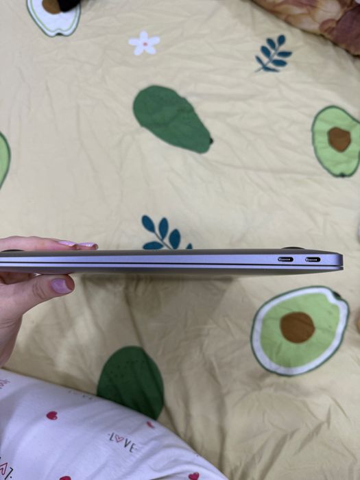 Продам Макбук новый