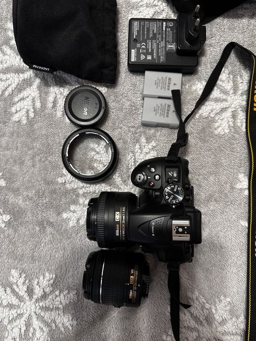 Nikon D5300 impecabil – 2 obiective, accesorii complete, puține cadre