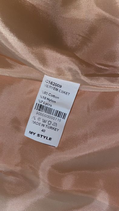 Продаю костюм