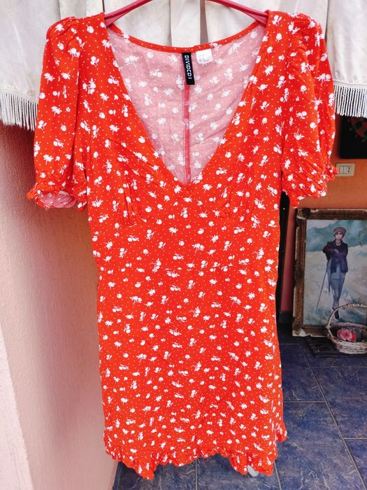 Rochie scurtă H&M Divided – Imprimeu floral roșu – Mărime S (38)