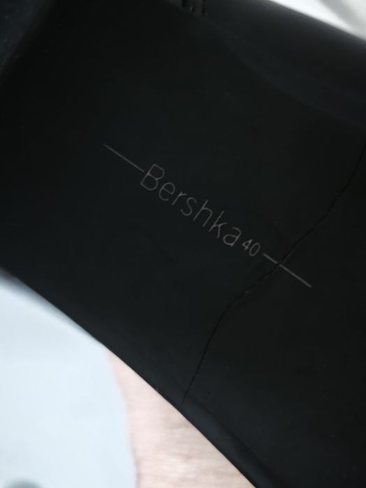 Ghete ciocate Bershka mărimea 40