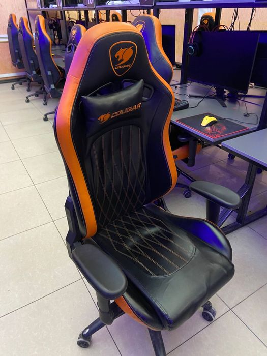 Продаются игравые мониторы и стуля срочно