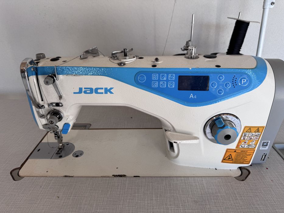 Masina de cusut industriala Jack a4+masa completa