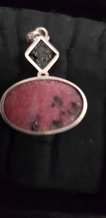 Продавам  медальон  от сребро fossil ammonite