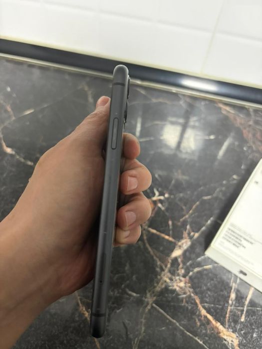 iphone 11 128gb подам