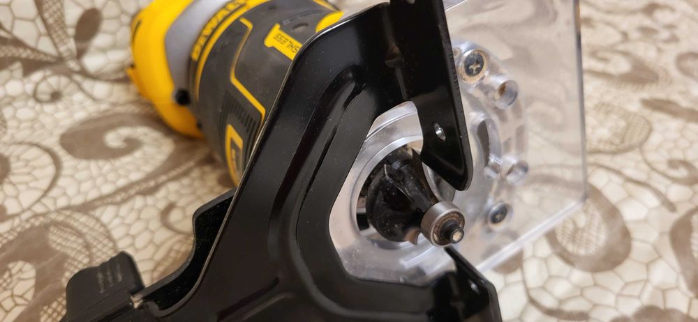 Masina de frezat DeWalt DCW600, compatibila 18V XR, brushless, 8mm fuctionala fara acumulator