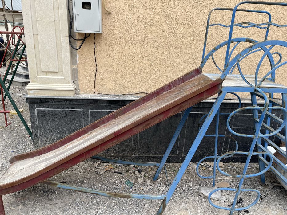 Горка 60 000 , качеля 20 000