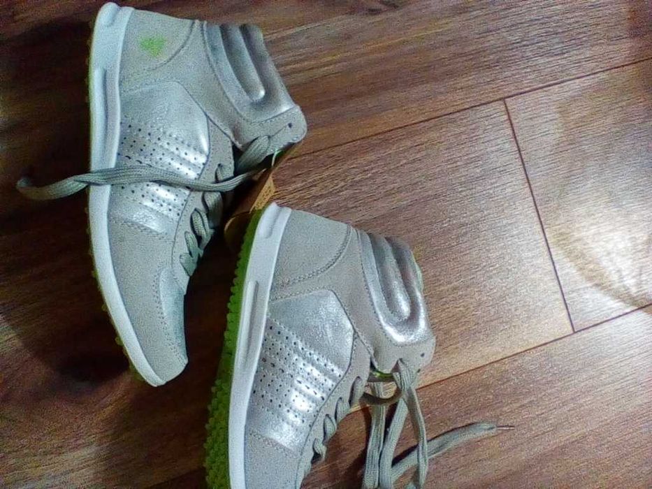 Детски/дамски кецове /маратонки Булдозер НОВИ