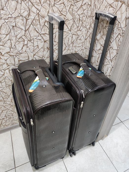 Продам чемоданы.