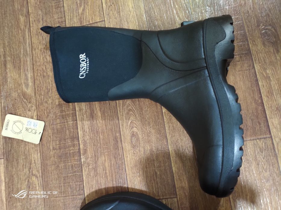 Продам брендовые резиновые сапоги.