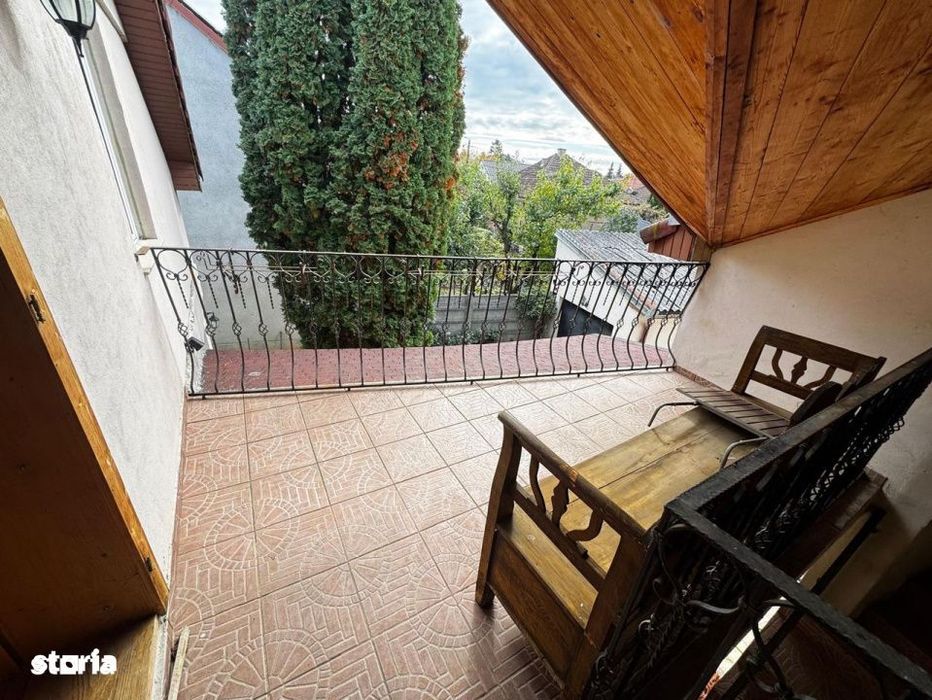 Casa spatioasa cu mansarda  zona Titulescu
