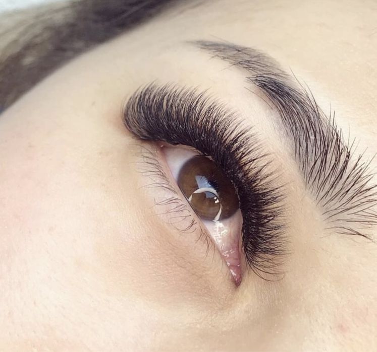 Наращивание ресниц , ламинирование бровей