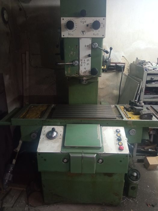 Координатна разтъргваща машина