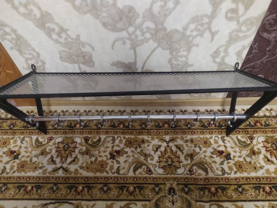 Продам вешалку настенную