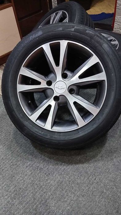 Продаются колеса с дисками 15 радиус