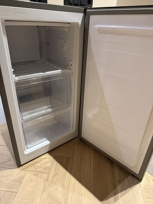 Продам компактный морозильник