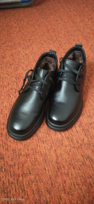 Срочно. Продам  ботинки