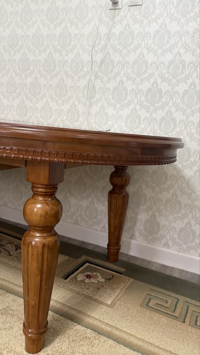 Гостиный стол со стульями