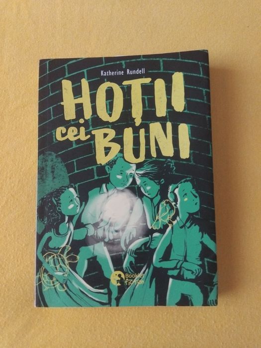 Vand carte Hotii cei buni