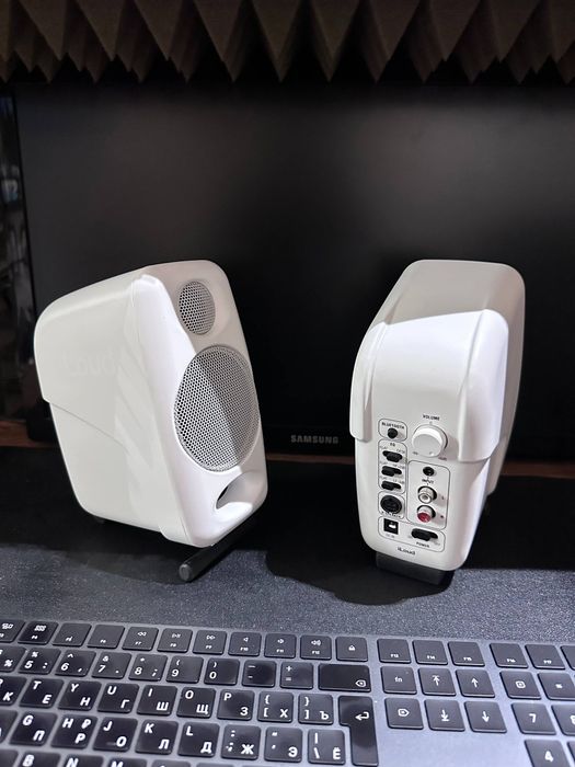 Студийные мониторы IK Multimedia iLoud Micro Monitor White Edition