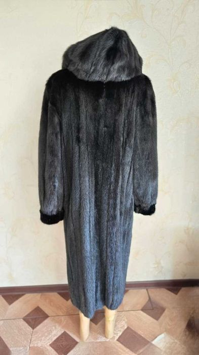 Продам норковую шубу