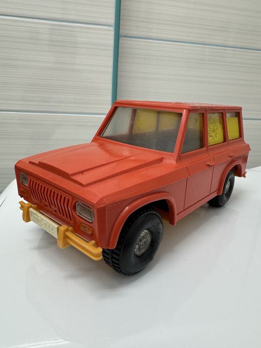 Jucarie veche  / de colectie / ARO 244 / MAP ORADEA