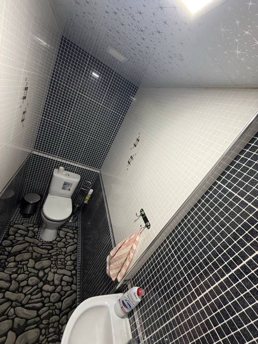 3х комнатная квартира напротив Паркентского рынка. Первый этаж с подва