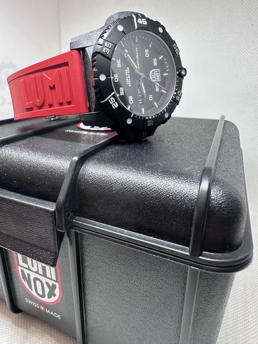 luminox Master Carbon SEAL Automatic 45 mm Military Dive *Burning Red*